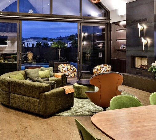 St Kilda lounge