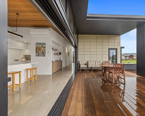 Indoor and outdoor flow of Pukekura house