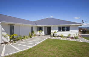 Hard Landscaping - Paving, paths, decking, rocks.... Tidy your outdoor area with beautiful and functional landscaping.