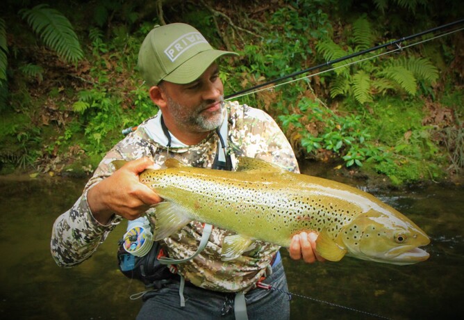 Rotorua Guide Fly Fishing NZ Rob Vaz