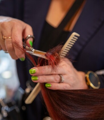 Amy texturising the ends of a clients hair.
