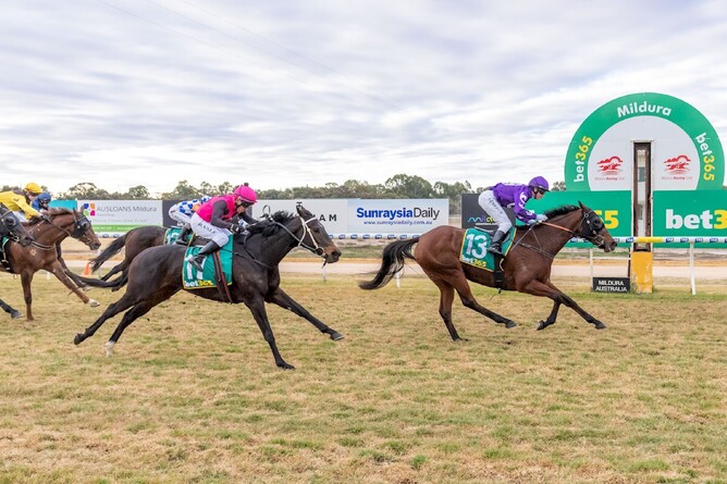 A perfect ride by Linda Meech gave TimeOnLees a well-deserved WIN at Mildura on Saturday, July 19.