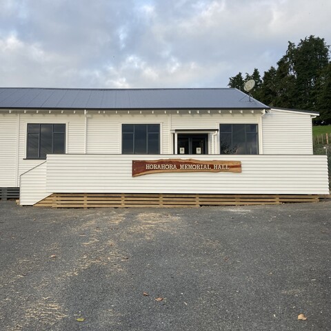 Horahora memorial hall