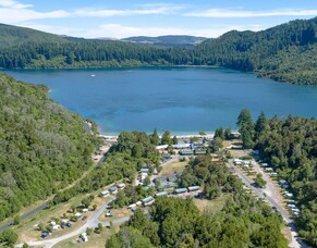 Lake Tikitapu (The Blue Lake)