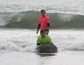 Youth Encounter&#039;s Surf Therapy: From a Fear of Failure to Unleashing Potential