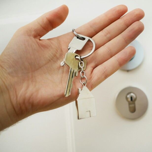 A hand holding house keys.