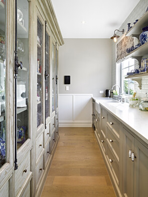 traditional country kitchen designers