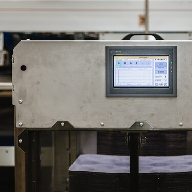 Hawk Tech tray denester accommodates a range of tray types including Z, Standard, Euro, and RDT trays