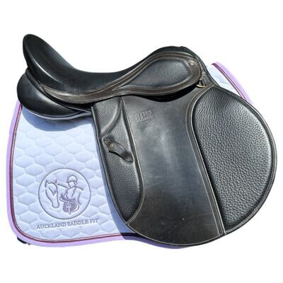 secondhand horse saddle