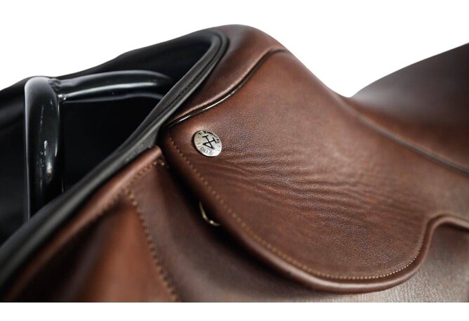 Craftsmanship of the Ideal Technical & Traditional Premium Jump Saddle