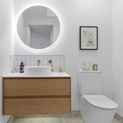 Image of modern tiled bathroom. Tiling service by Cosmic Tiling for Iconic Construction. Waikato.