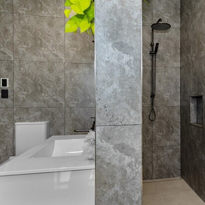 Image of modern tiled bathroom. Tiling service by Cosmic Tiling for Waikato Build. Waikato.