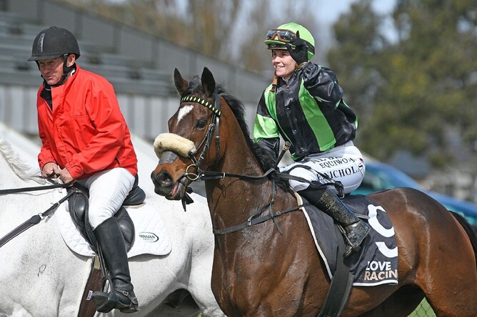 Elen Nicholas wins on Notabadspillane