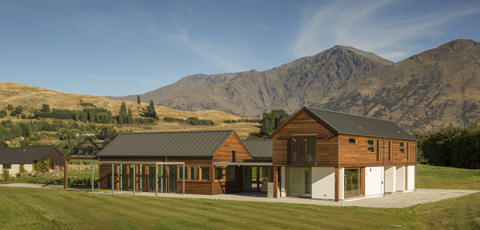 Modern Farm House in Dalefield by Team Green Architects