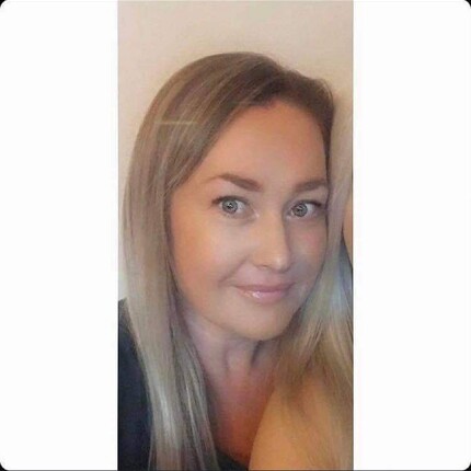 Head and shoulders image of Heleene