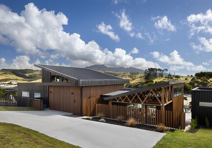 Kōtare Grove coastal home exterior, Rangitahi Peninsula Raglan &mdash; Nixon Homes