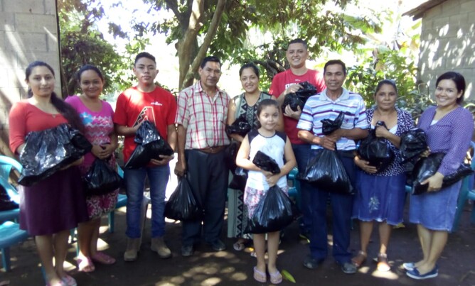 Visting families in Las Delicios after flooding in 2018