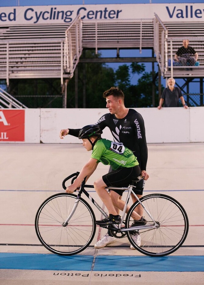 Sam Dakin supporting young kids at The Velodrome