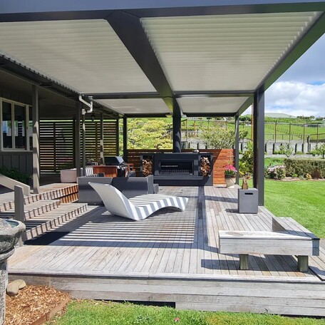 Flat Pacific louvre roof installed by Ultrascape in Rotorua