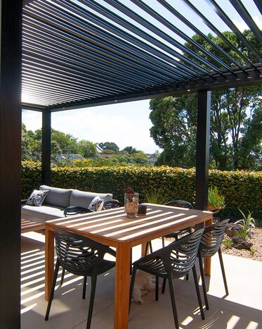 Outdoor patio with aluminium louvre roof system for sun control for a beautiful house in Rotorua