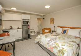 Generous studio bedroom | Smith House Whanganui