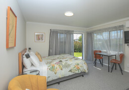 Light and spacious suite | Smith House Whanganui