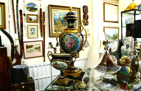 Porcelain, Pottery and Glass (English, European and New Zealand) at Rotorua Antiques and Collectables