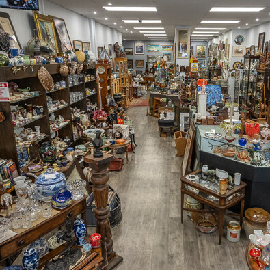 a look inside the store at Rotorua Antiques & Collectables of the finest antiques and collectables.
