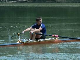Lez in his wooden single, photo taken with a brick.