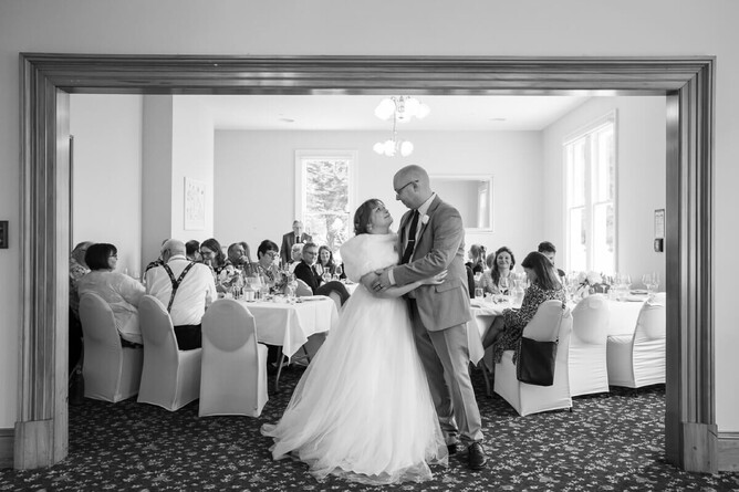 Blakc and wite wedding photography of couple at Gear homestead daytime wedding