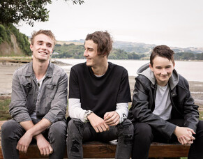 Why You Should Book a Sibling Photoshoot (at Any Age!)