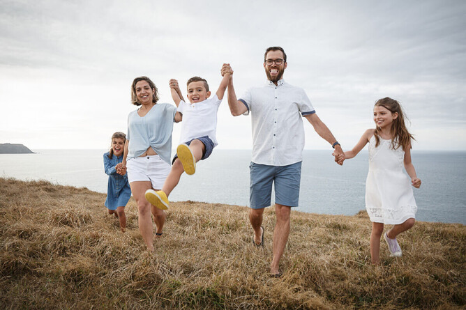 Fmail having fun during a family photo shoot in Porirua with Mel Waite Photography
