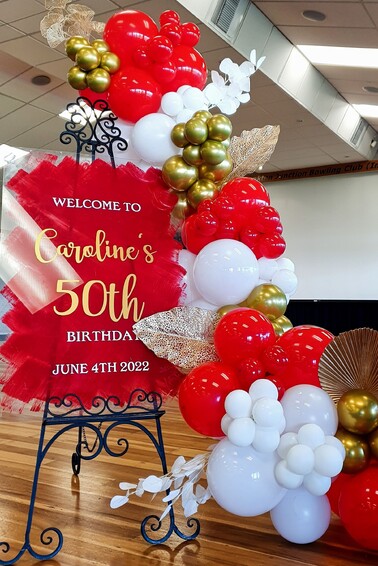 Birthday welcome signage and balloon garland