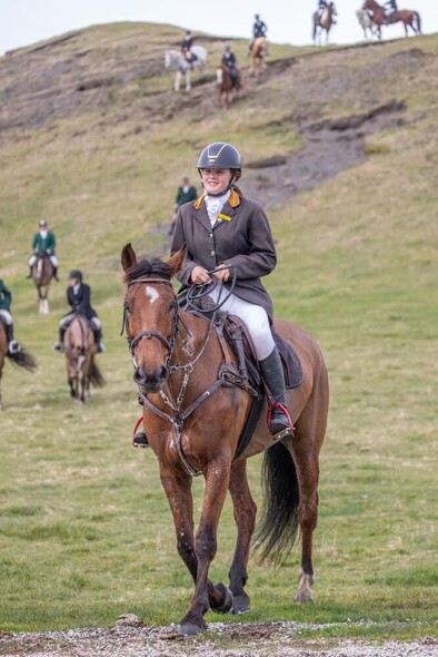 Sarah out on the hunt field.