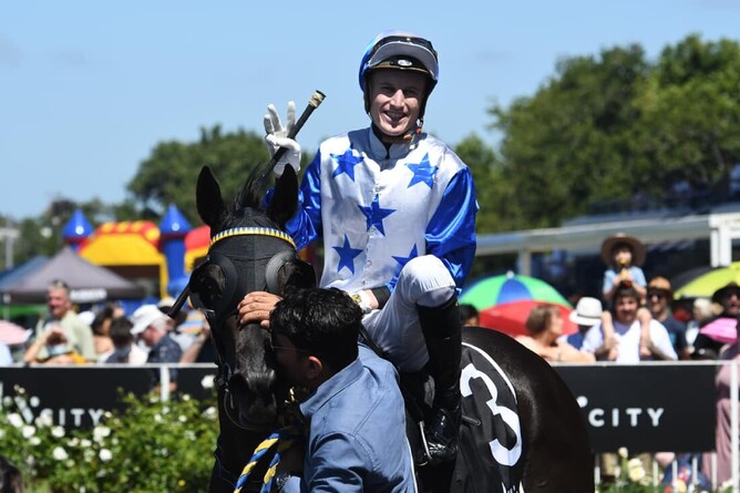 Pratap with Dark Destroyer after the 2022 Gr.2 Skycity Auckland Guineas.