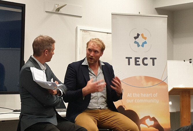 Eric Murray giving presentation to young Adastra Scholarship recipients