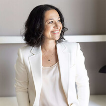 Dr Ramona Burrage