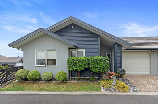 SOLD: 12 Bridgewater Way - Pyes Pa | Senior Real Estate