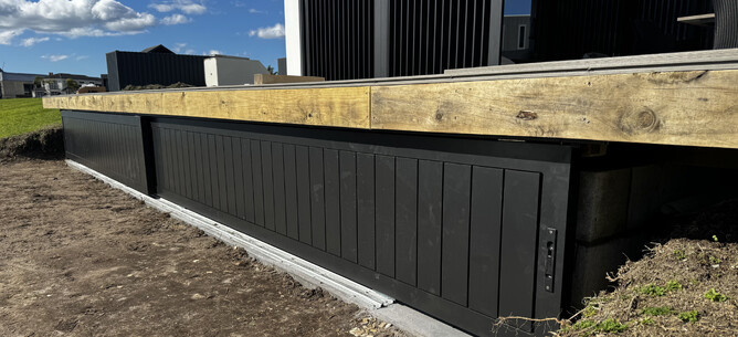 Underdeck sliding gate storage by Alted