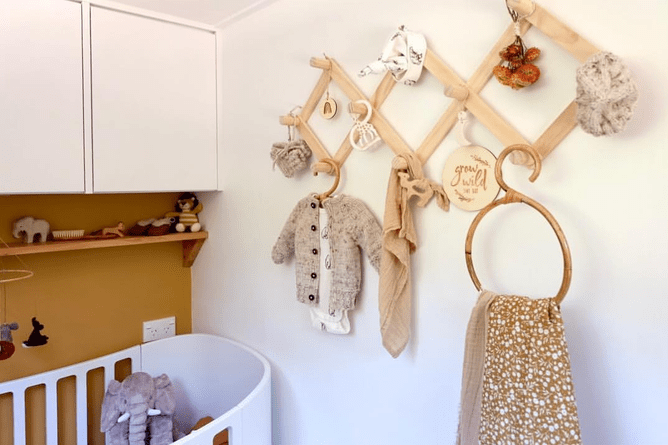 Expanding coat rack accordion rack in tiny building home Auckland