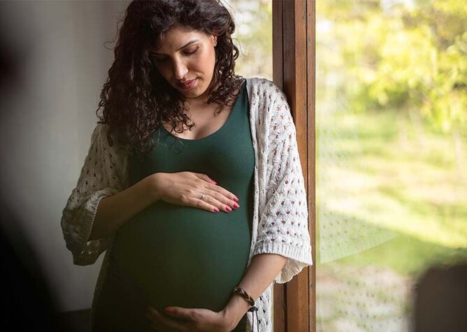 pregnant woman with hand on stomach