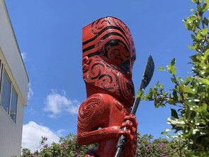 Māori carving restoration paiting