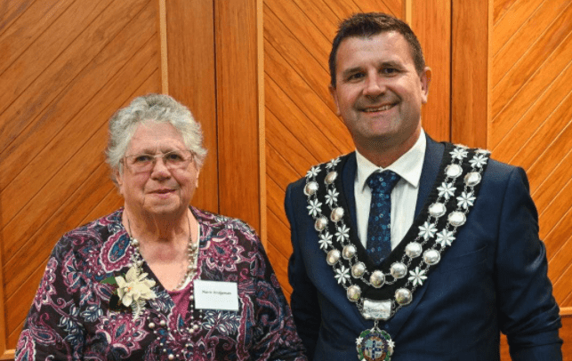 Mavis Bridgeman and mayor Neil Holdom.
