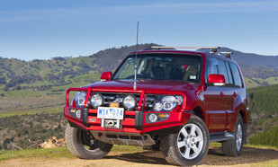 Featuring an ARB Deluxe Bullbar Colourcoded to the vehicle