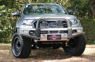 Featuring a colour coded ARB Sahara Bar (same as vehicle) with colour coded hoop (same as grill), OME Suspension Lift, ERG Flares, Method Grid Titanium Wheels & Mickey Thompson ATZ P3 Tyres.