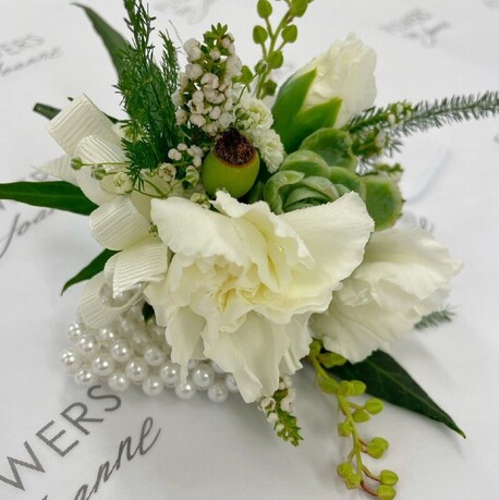 Floral Touches for Weddings & Balls – more casual, storytelling style