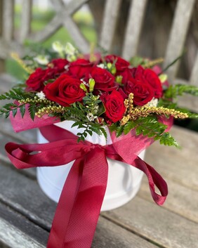 RED ROSES HAT BOX