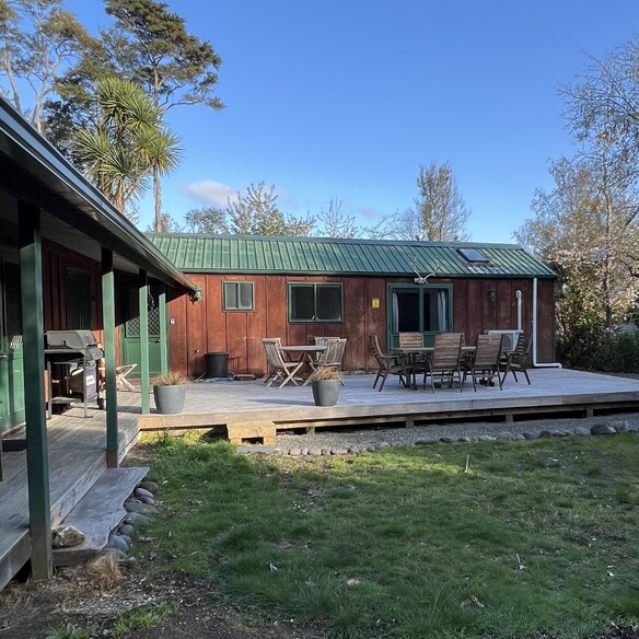 Turangi BnB bbq and deck area