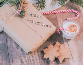 5 Christmas essential oil blends to enhance your holiday mood