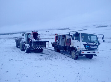 Mid-winter tractor repairs for AEM clients here in the Mainototo, with our 4x4 service truck 'Big Bird' conquering rain, hail, or snow.